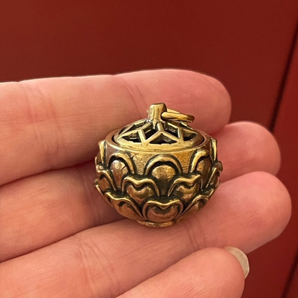 Lotus pendant - Picture 4 of 6
